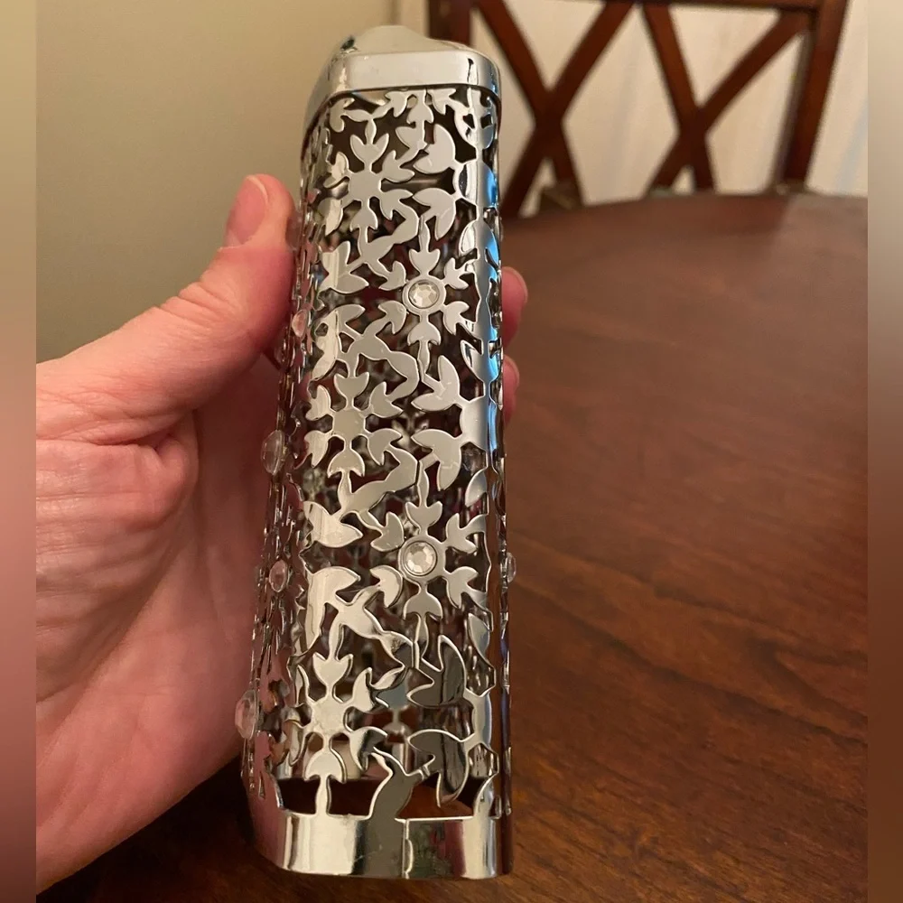 Bath & Body Works ❄️ Snowflake & Crystals Metal Hand Soap 8 oz Dispenser Cover